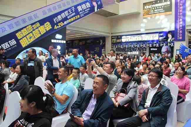 情歌王子黄格选燃爆鄂尔多斯，凯发官网20周年庆鄂尔多斯站完美收官