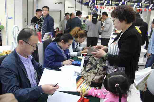 情歌王子黄格选燃爆鄂尔多斯，凯发官网20周年庆鄂尔多斯站完美收官